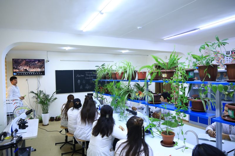 Tabiiy fanlar yo‘nalishi talabalarining dars jarayonidan fotolavhalar — 20