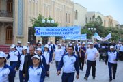 В Бухаре проходит масштабный массовый марафон с участием ректоров вузов и студенческой молодежи