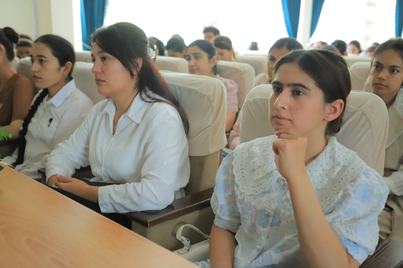 🎓 Организован открытый диалог с выпускной молодёжью