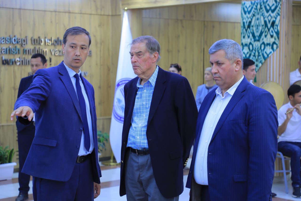 San Diego universiteti "Jurnalistika professorial, Global neighborhood" loyihasi direktori Dr. Martin Kruming janoblari tashrif buyurdi